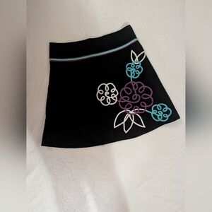 Heart soul vintage Y2K mini skirt, black with floral detail, size 7
